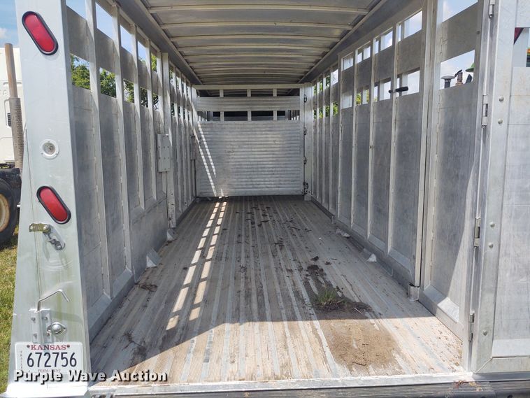 image for item EQ9393 2007 Sooner livestock trailer