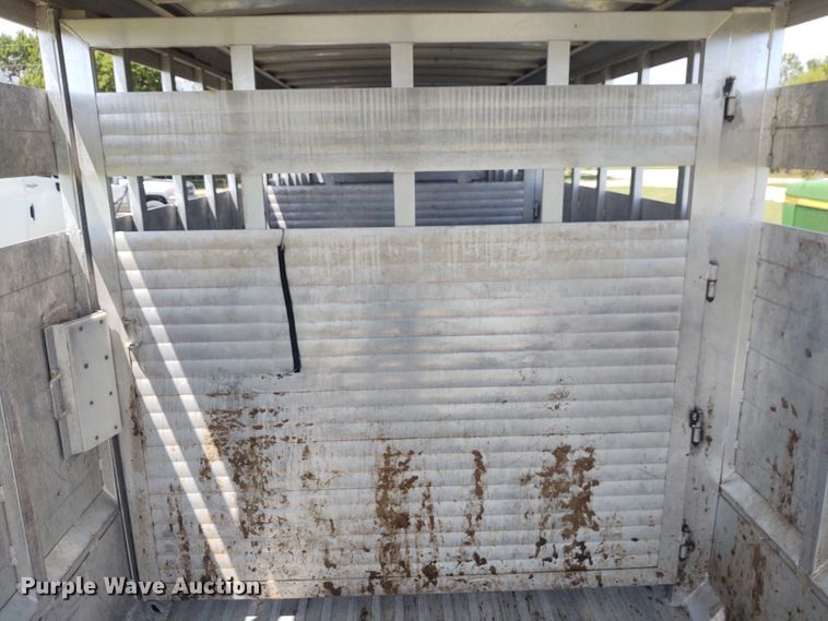 image for item EQ9393 2007 Sooner livestock trailer