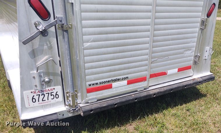 image for item EQ9393 2007 Sooner livestock trailer
