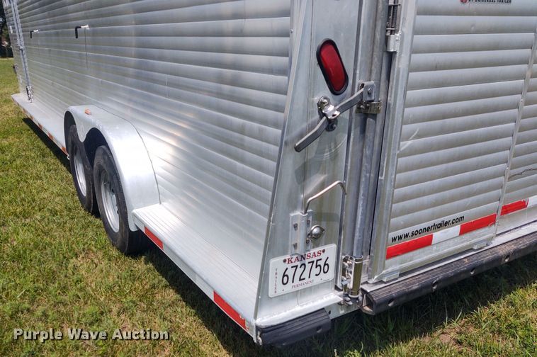 image for item EQ9393 2007 Sooner livestock trailer