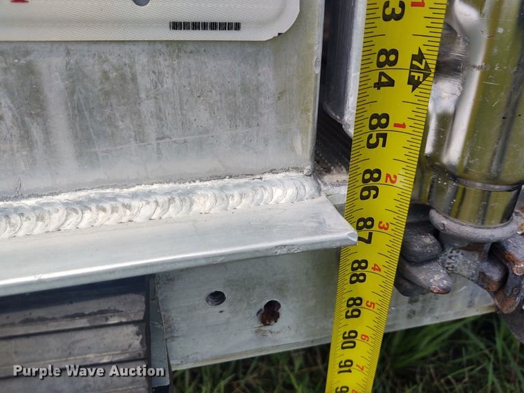 image for item EQ9393 2007 Sooner livestock trailer