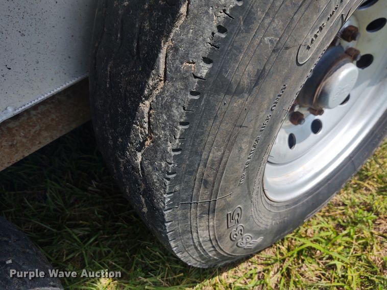 image for item EQ9393 2007 Sooner livestock trailer