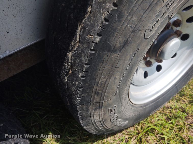 image for item EQ9393 2007 Sooner livestock trailer