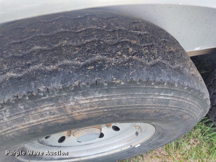 image for item EQ9393 2007 Sooner livestock trailer