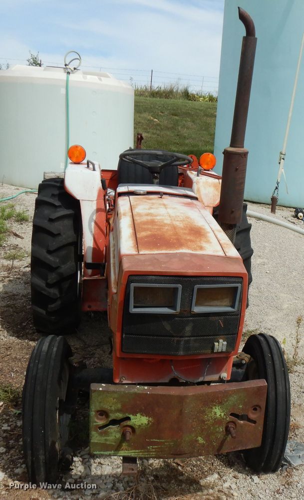 image for item FN9369 International 254  tractor