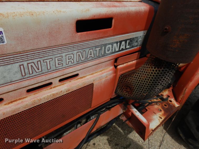 image for item FN9369 International 254  tractor