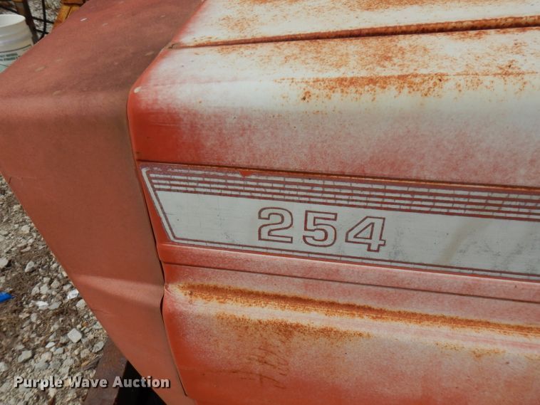 image for item FN9369 International 254  tractor