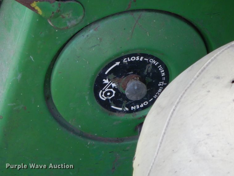 image for item FN9370 John Deere E6600 combine