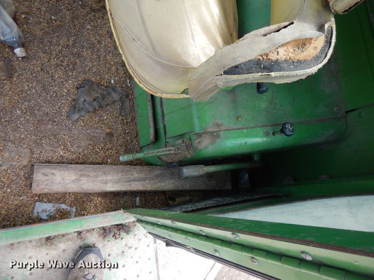 image for item FN9370 John Deere E6600 combine