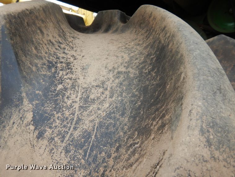 image for item FN9370 John Deere E6600 combine