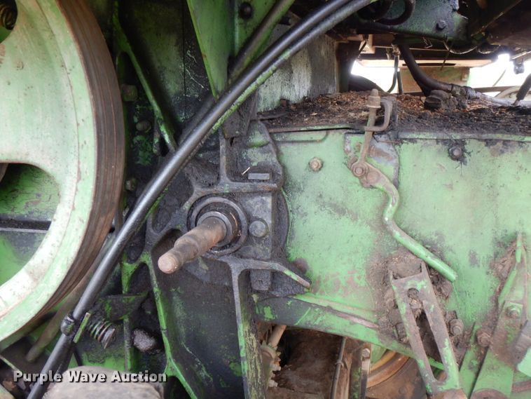 image for item FN9370 John Deere E6600 combine