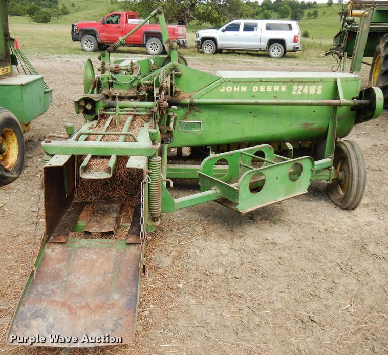 image for item FN9371 John Deere 224WS  small square baler