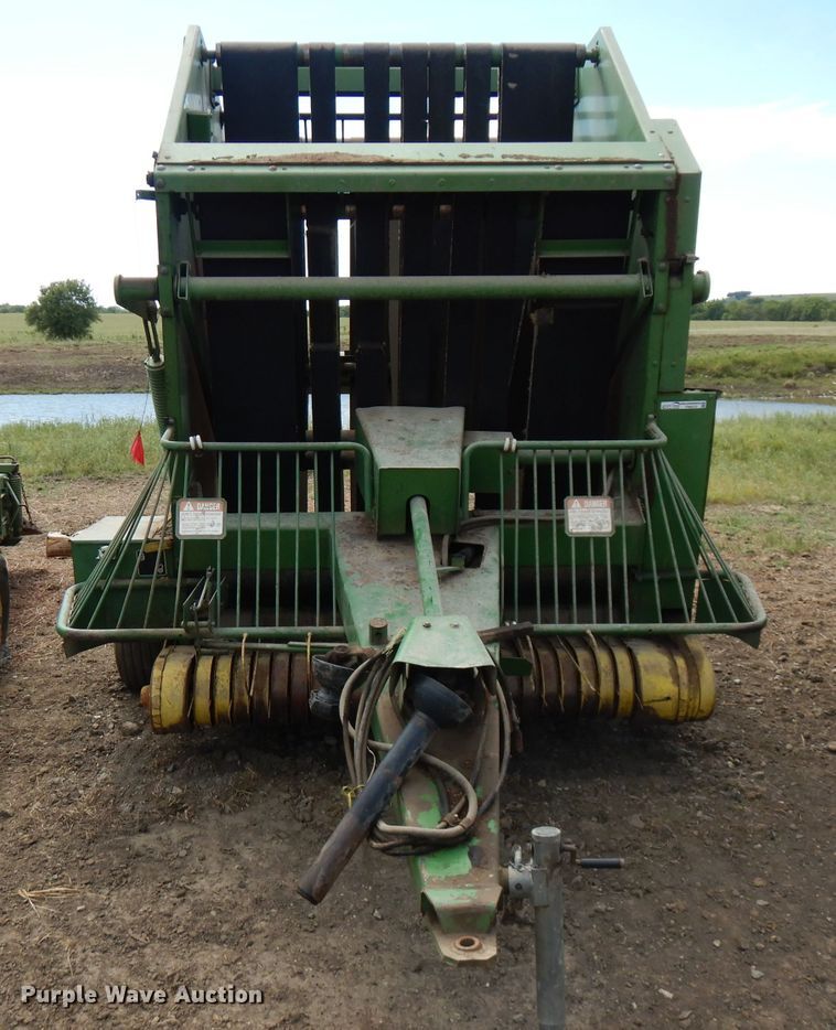 image for item FN9372 John Deere 510  round baler