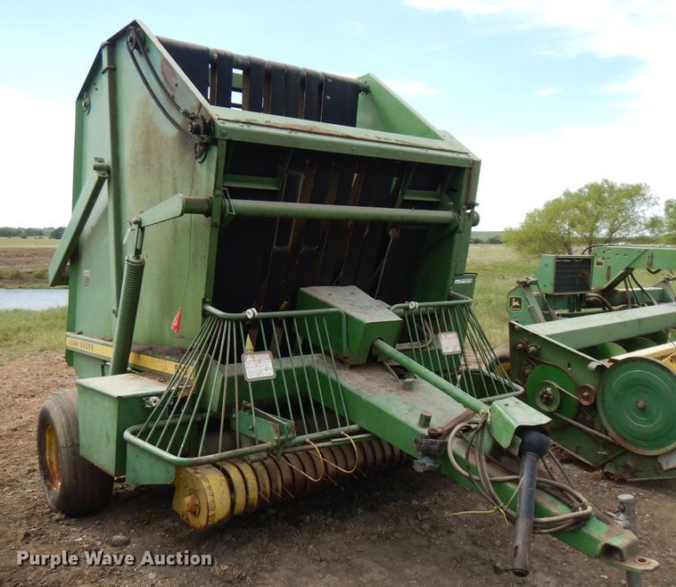 image for item FN9372 John Deere 510  round baler
