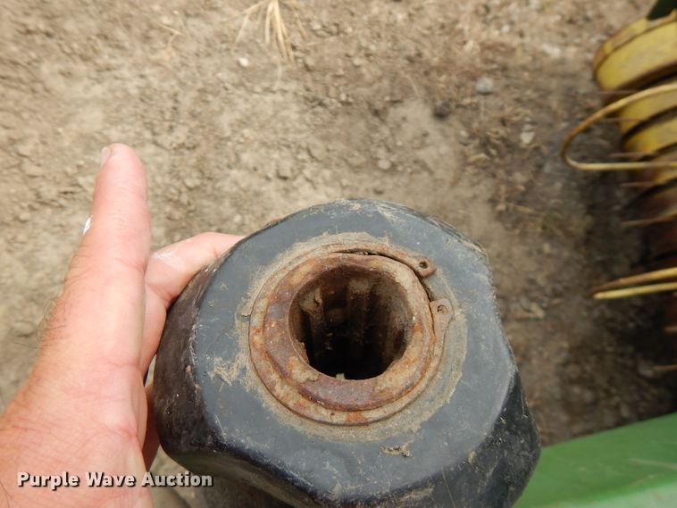 image for item FN9372 John Deere 510  round baler