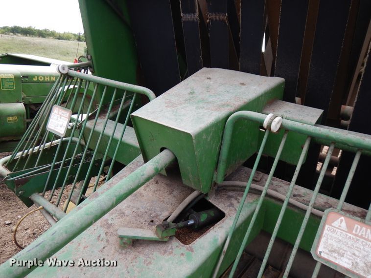 image for item FN9372 John Deere 510  round baler