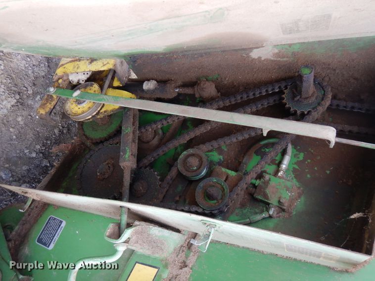 image for item FN9372 John Deere 510  round baler