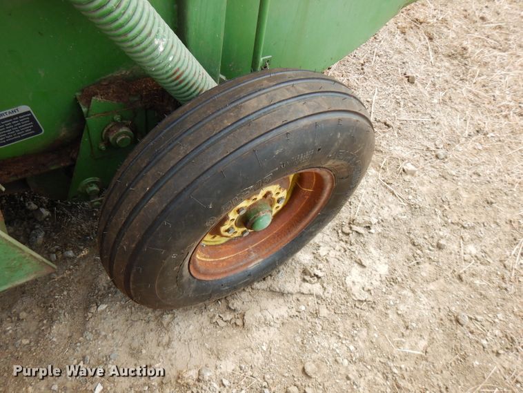 image for item FN9372 John Deere 510  round baler