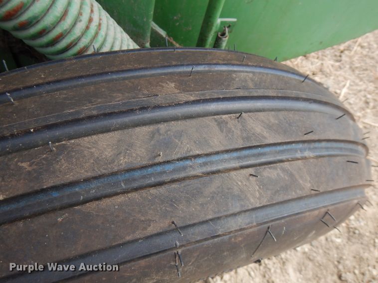 image for item FN9372 John Deere 510  round baler