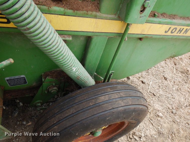 image for item FN9372 John Deere 510  round baler