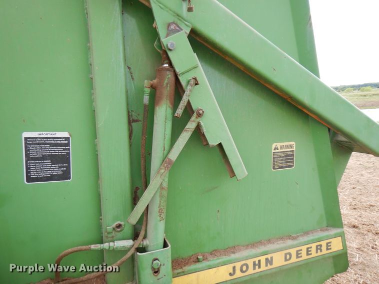 image for item FN9372 John Deere 510  round baler