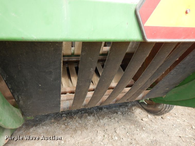 image for item FN9372 John Deere 510  round baler