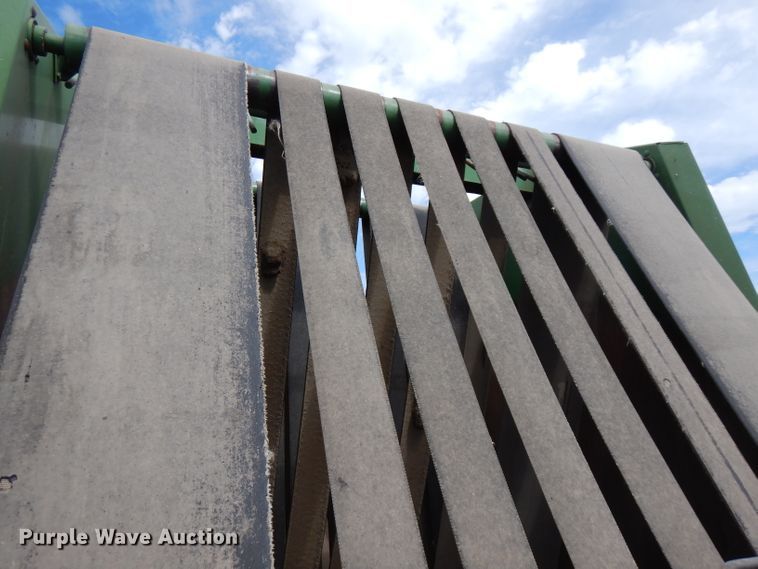 image for item FN9372 John Deere 510  round baler