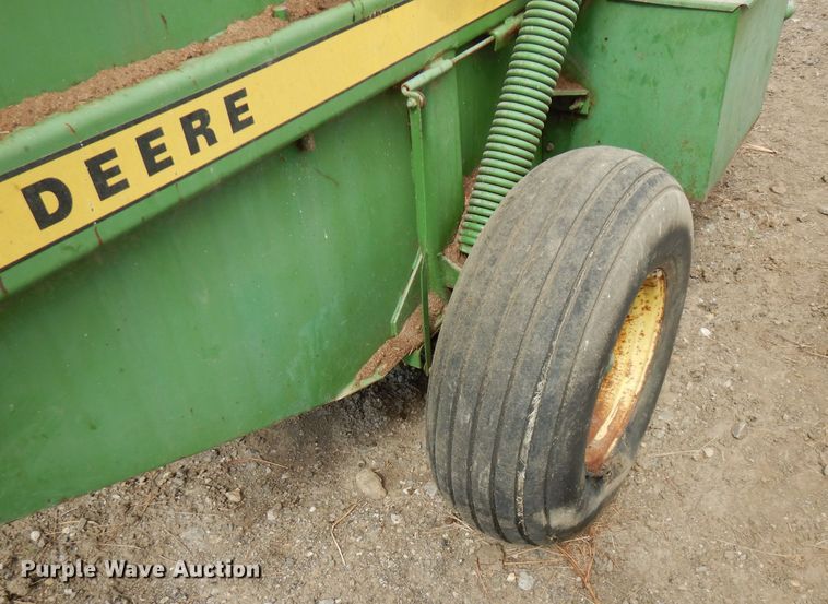 image for item FN9372 John Deere 510  round baler