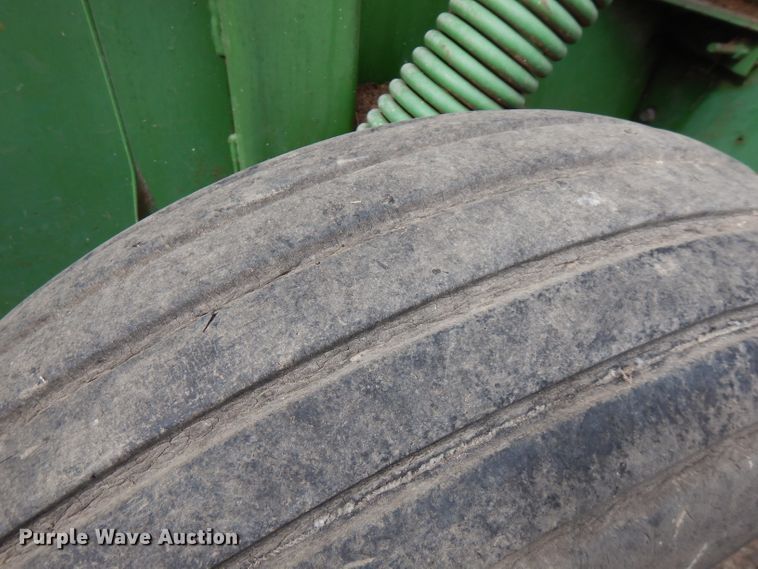 image for item FN9372 John Deere 510  round baler