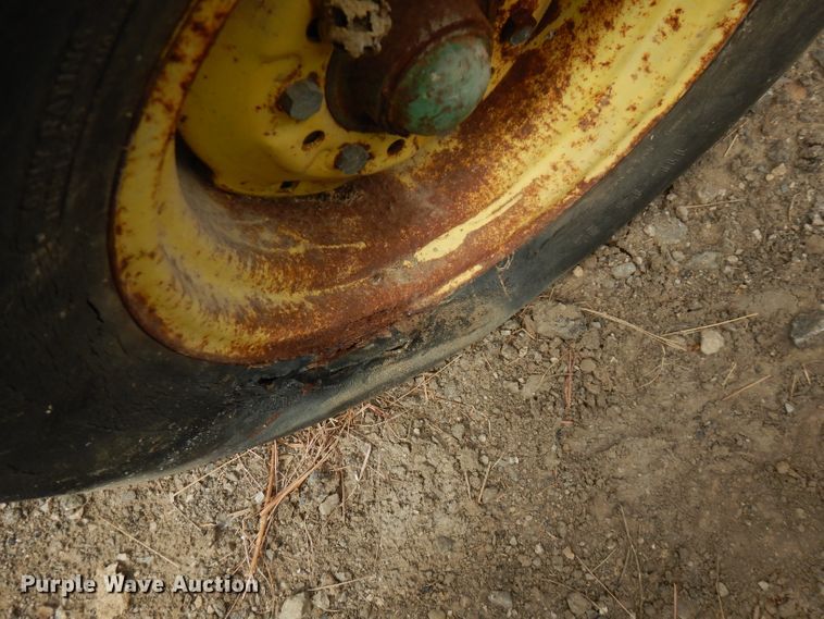 image for item FN9372 John Deere 510  round baler