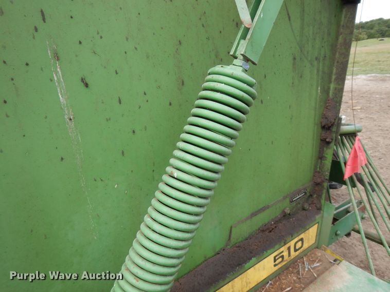 image for item FN9372 John Deere 510  round baler