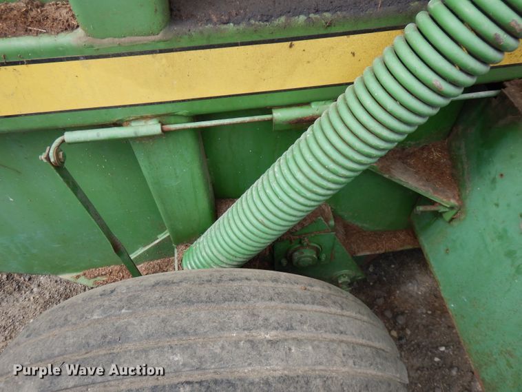 image for item FN9372 John Deere 510  round baler