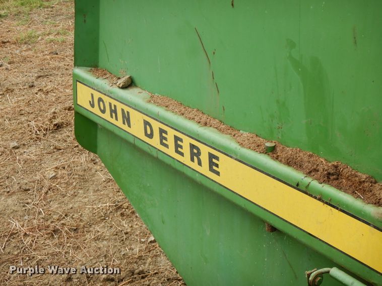 image for item FN9372 John Deere 510  round baler