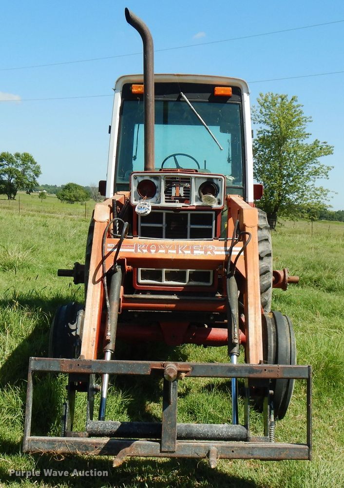 image for item FN9403 1981 International 1086  tractor