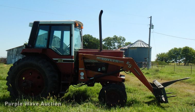 image for item FN9403 1981 International 1086  tractor