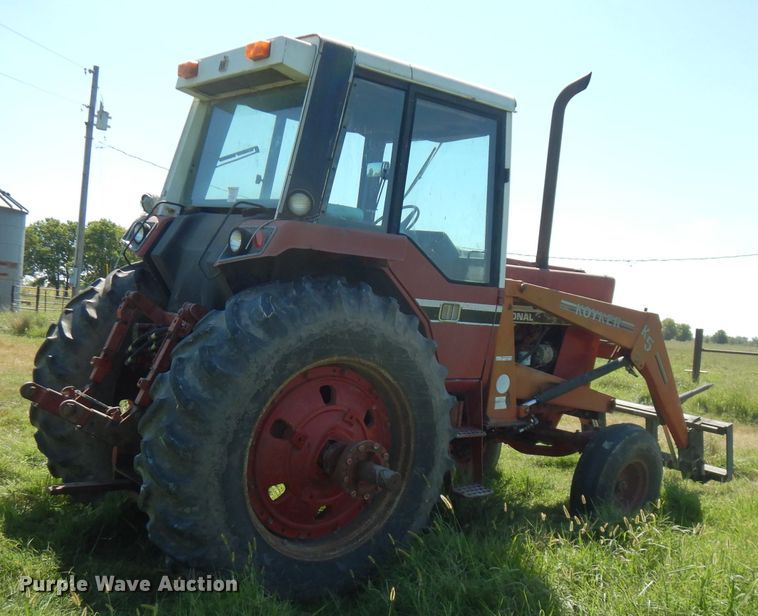 image for item FN9403 1981 International 1086  tractor