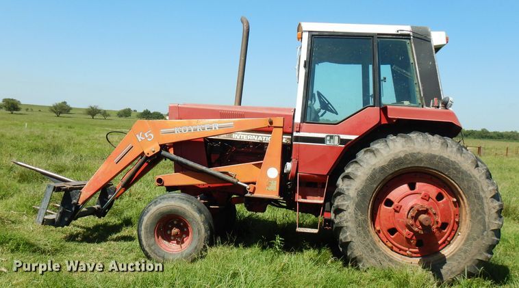 image for item FN9403 1981 International 1086  tractor
