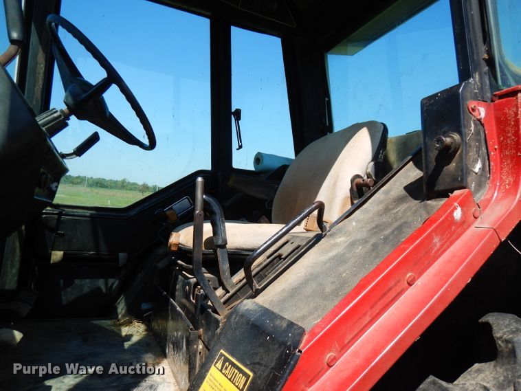 image for item FN9403 1981 International 1086  tractor