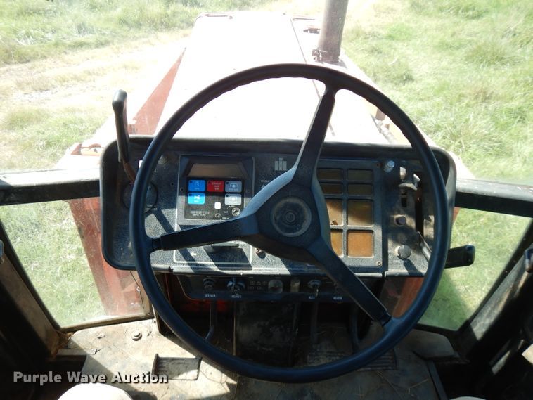 image for item FN9403 1981 International 1086  tractor