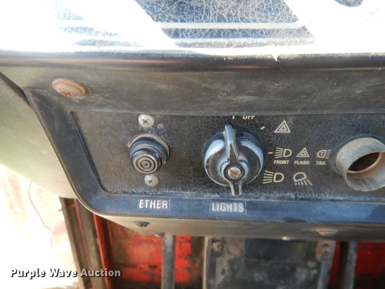 image for item FN9403 1981 International 1086  tractor