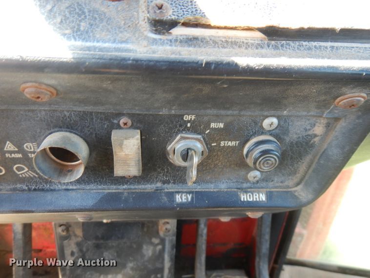 image for item FN9403 1981 International 1086  tractor