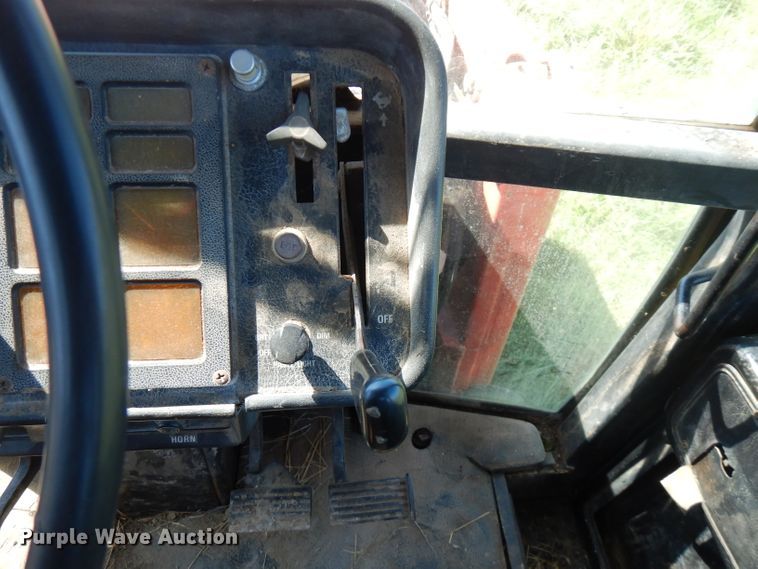 image for item FN9403 1981 International 1086  tractor