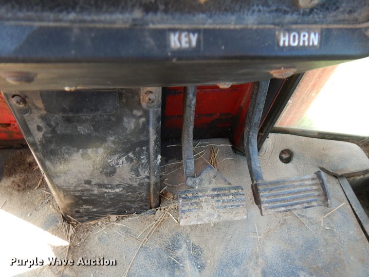 image for item FN9403 1981 International 1086  tractor