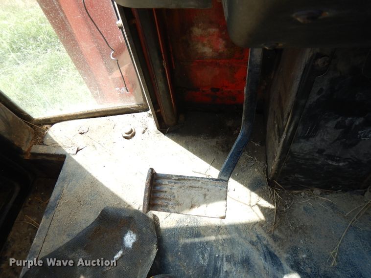 image for item FN9403 1981 International 1086  tractor