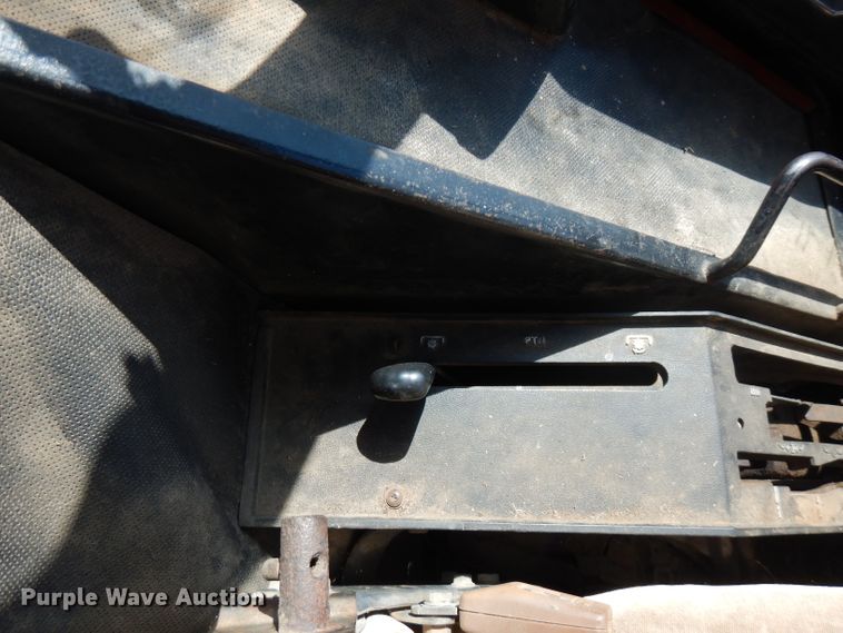 image for item FN9403 1981 International 1086  tractor