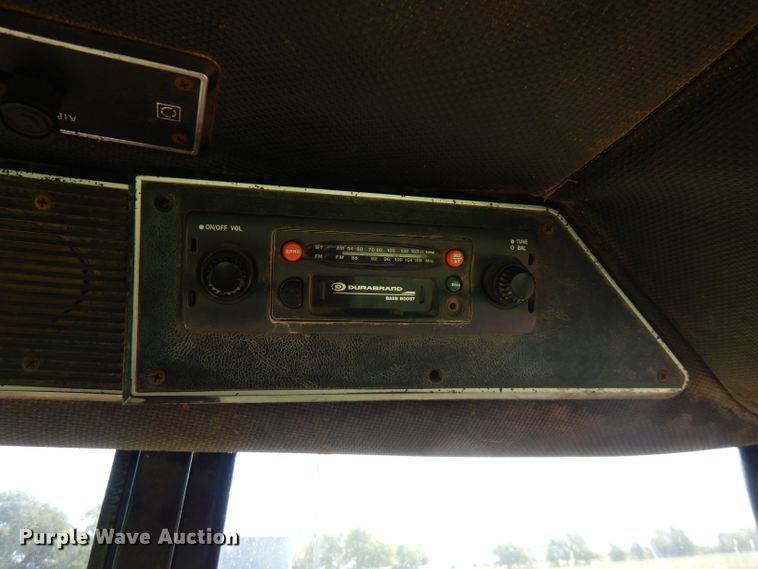 image for item FN9403 1981 International 1086  tractor