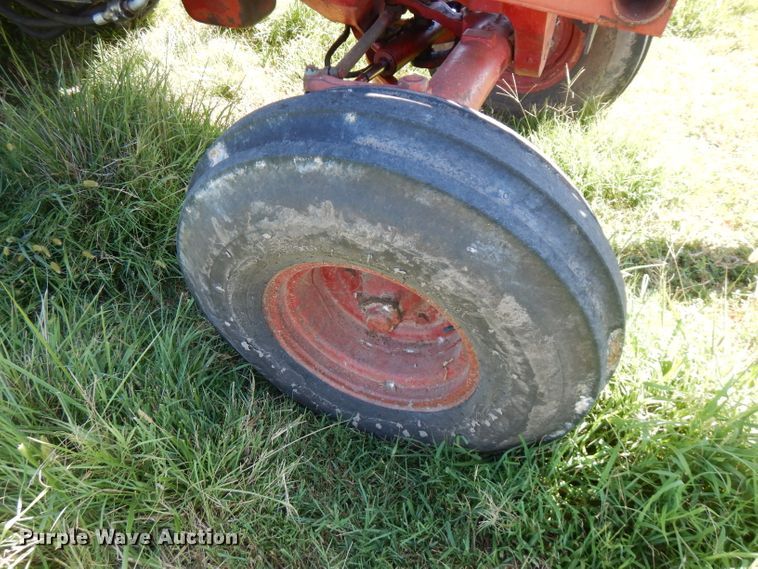 image for item FN9403 1981 International 1086  tractor