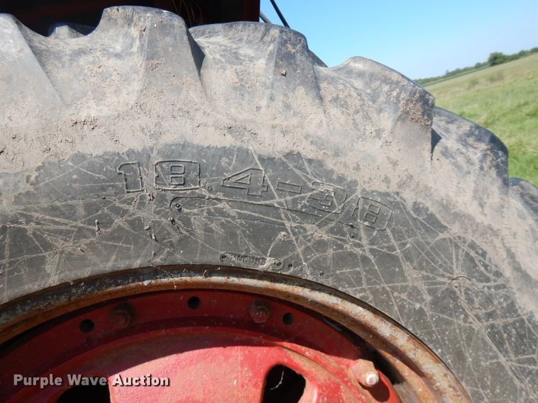 image for item FN9403 1981 International 1086  tractor