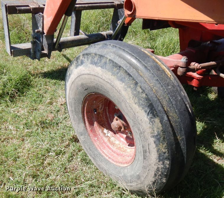 image for item FN9403 1981 International 1086  tractor