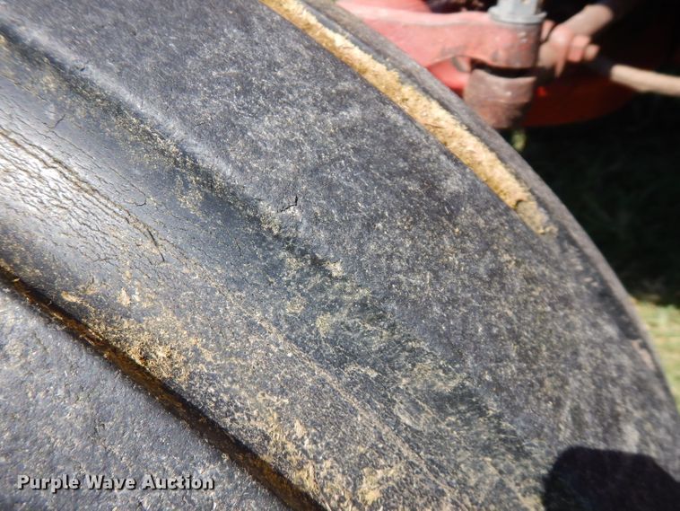 image for item FN9403 1981 International 1086  tractor